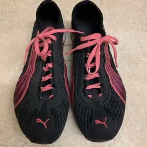 Woman’s pumas size 9 black and hot pink